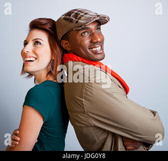 Junges Paar Lachen und rumhängen. Stockfoto