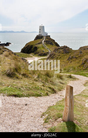 Weg zum alten Leuchtturm, Llanddwyn, Anglesey, Gwynedd, Wales, Vereinigtes Königreich Stockfoto
