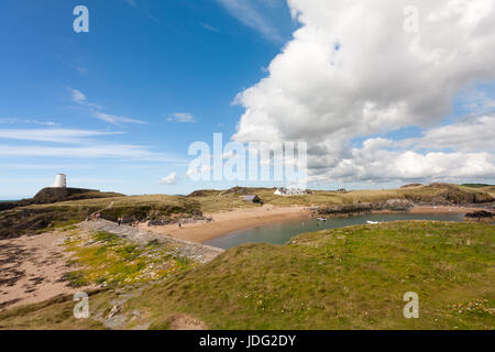 Ansicht von Llanddwyn Island, Anglesey, Gwynedd, Wales, Vereinigtes Königreich an einem sonnigen Tag Stockfoto