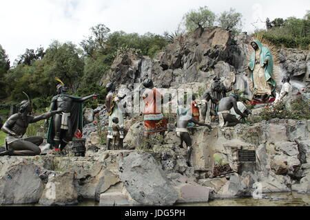 Indigene Mexikaner beten Lady Guadelupe an. Stockfoto