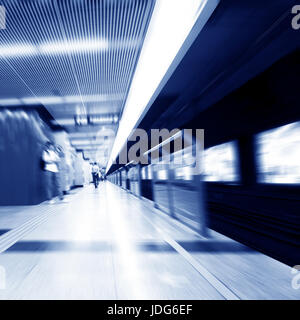 abstrakte Zoomen Passagieren in u-Bahn Stockfoto