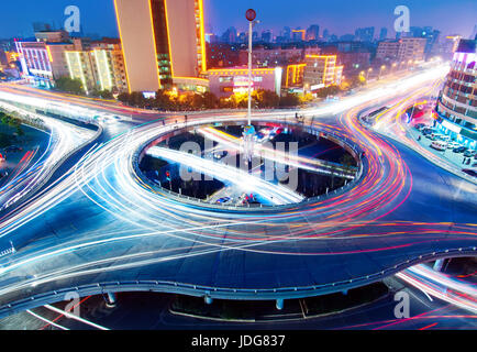 Überführung der leichte Wanderwege, schöne Kurven. Stockfoto