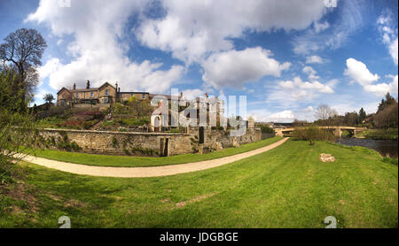 Ufer des Flusses Coquet, Rothbury, Northumberland Stockfoto