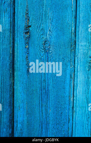 Hölzerne Struktur eines alten Zauns blau lackiert Stockfoto