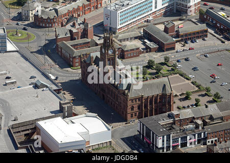 Luftaufnahme von Barrow in Furness Rathaus, Cumbria, UK Stockfoto