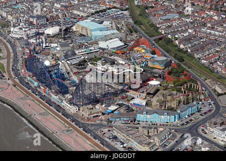 Luftaufnahme von Blackpool Pleasure Beach, UK Stockfoto