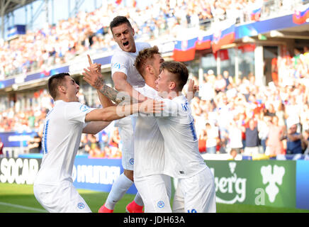 Martin Chrien Gol, Robert Mazan während der UEFA European Under-21 Spiel zwischen der Slowakei und England in Kolporter Arena am 19. Juni 2017 in Kielce, Polen. (Foto: MB-Media) Stockfoto