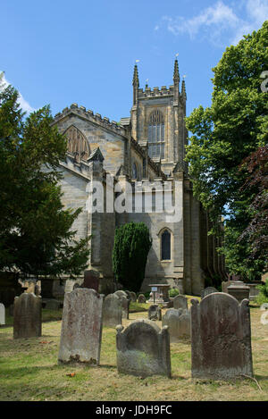 EAST GRINSTEAD, WEST SUSSEX/UK - 17.Juni: St. Swithin Kirche in East Grinstead am 17. Juni 2017 Stockfoto