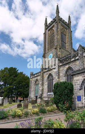 EAST GRINSTEAD, WEST SUSSEX/UK - 17.Juni: St. Swithin Kirche in East Grinstead am 17. Juni 2017 Stockfoto