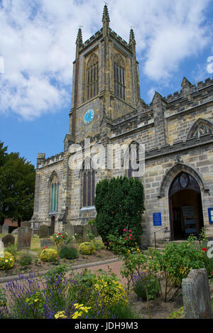 EAST GRINSTEAD, WEST SUSSEX/UK - 17.Juni: St. Swithin Kirche in East Grinstead am 17. Juni 2017 Stockfoto