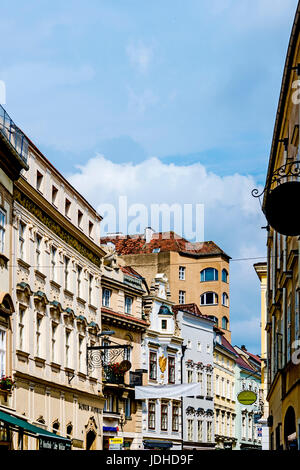 Straßenzeile in Krems an der Donau, Wachau, Österreich; Straße in Krems, Österreich Stockfoto