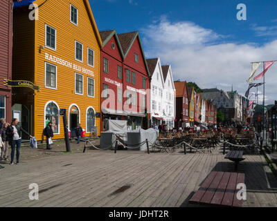 Bunte Holzhäuser Hansestadt Gewerbebauten Bryggen Bergen Norwegen UNESCO World Heritage Site erhalten Stockfoto