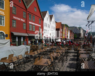 Bunte Holzhäuser Hansestadt Gewerbebauten Bryggen Bergen Norwegen UNESCO World Heritage Site erhalten Stockfoto