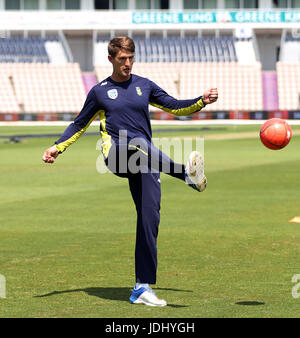 Südafrikas Dwaine Pretorius während einer Sitzung der Netze in die Ageas Bowl, Southampton. PRESSEVERBAND Foto. Bild Datum: Dienstag, 20. Juni 2017. PA-Geschichte-CRICKET-Südafrika zu sehen. Bildnachweis sollte lauten: Simon Cooper/PA Wire. Einschränkungen: Nur zur redaktionellen Verwendung. Keine kommerzielle Verwendung ohne vorherige schriftliche Zustimmung der EZB. Standbild-Gebrauch bestimmt. Keine bewegten Bilder zu emulieren ausgestrahlt. Kein entfernen oder Sponsorenlogos verdunkelt. Stockfoto