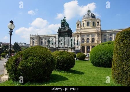 Österreich. Wien. Maria Theresien Platz mit der Statue von Maria Theresia und Museum of Natural History Stockfoto