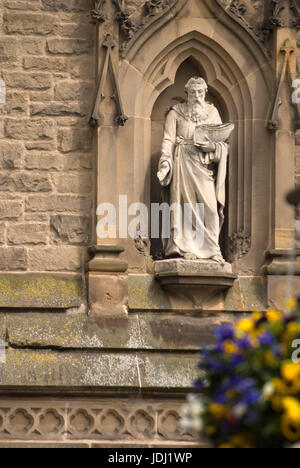 Detail aus dem Turm auf der Kirche des Heiligen Nikolaus, Marktplatz, Durham Stockfoto