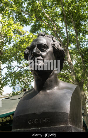 Goethe-Büste im Bryant Park, New York Stockfoto