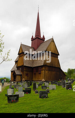 Die Stabkirche in Ringebu, erbaut um das Jahr 1220, ist einer der weniger als 30 Stabkirchen zu überleben und ist eines der größten. Stockfoto