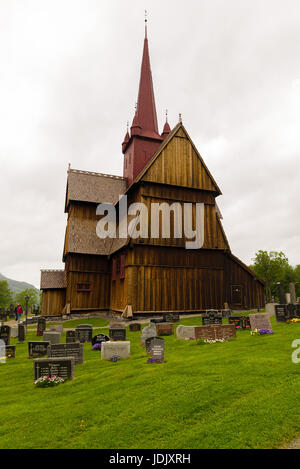 Die Stabkirche in Ringebu, erbaut um das Jahr 1220, ist einer der weniger als 30 Stabkirchen zu überleben und ist eines der größten. Stockfoto