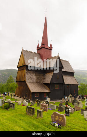 Die Stabkirche in Ringebu, erbaut um das Jahr 1220, ist einer der weniger als 30 Stabkirchen zu überleben und ist eines der größten. Stockfoto