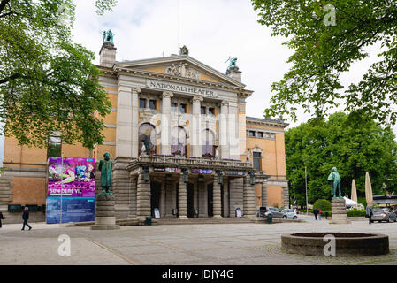Das Nationaltheater in Oslo gehört zu Norwegens größten und bekanntesten Veranstaltungsorte für Leistung der Schauspielkunst. Stockfoto