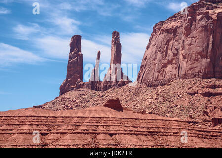 Drei Schwestern, Sandstein-Formationen, Welt berühmten Monument Valley, Utah, USA Stockfoto