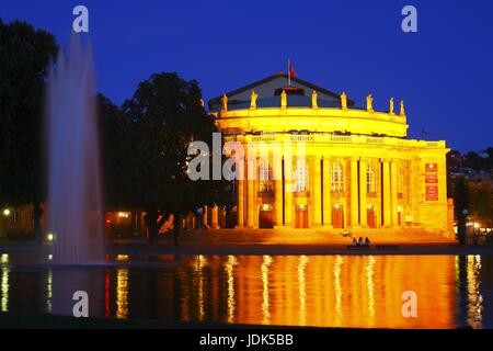 DEU, Deutschland, Stuttgart: Staatstheater Bei Abenddaemmerung | Main Hauptbahnhof in der Abenddämmerung, Stuttgart, Baden-Württemberg, Deutschland, Europa Stockfoto