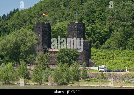 Europa, Deutschland, Rheinland-Pfalz, Remagen, Ludendorff-Brücke, die sogenannte Brücke Remagen, 1945, bestreut Brücke Türme auf der richtigen Rhin Stockfoto