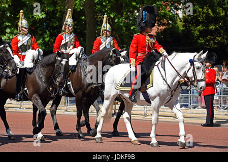 Gewinner der Prinzessin Elizabeth Cup unter der Leitung von lt Col David Hannah der Household Cavalry an die Farbe 2017 in der Mall, London Stockfoto