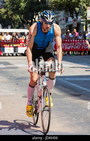 Pescara, Italien - 18. Juni 2017: Sportler startet die Fahrrad-Prüfung bei Pescara Ironman 70.3 Stockfoto