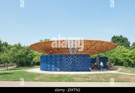 Hyde Park, London, UK. 20. Juni 2017. Serpentine Pavillon 2017 durch Francis Kere Credit: Joanne Underhill/Alamy Live-Nachrichten Stockfoto