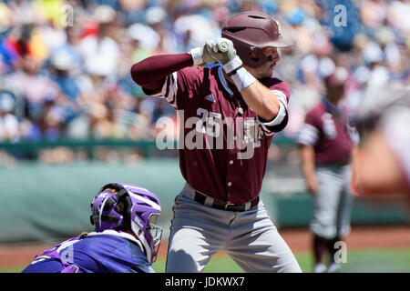 Omaha, NE USA. 20. Juni 2017. Texas A & M Austin Homan #25 in Aktion während Spiel 7 der 2017 NCAA Men es College World Series zwischen Texas A & M Aggies Vs Texas Christian University gehörnte Frösche auf dem TD Ameritrade Park in Omaha, NE. Teilnahme: 17940.TCU gewann 4-1.Jimmy Hautausschlag/Cal Sport Media/Alamy Live News Stockfoto