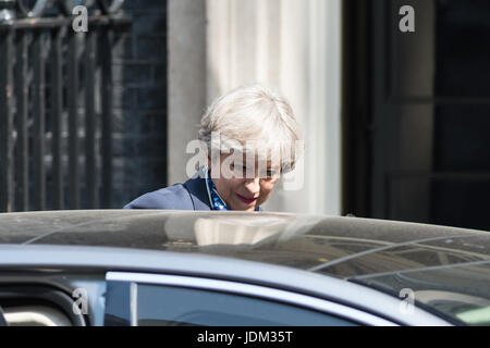 London, UK. 21. Juni 2017. Der britische Premierminister Theresa Blätter Mai 10 Downing Street für die Parlamentseröffnung und die Thronrede, die Agenda der Regierung für die neue Legislaturperiode festlegt. Bildnachweis: Wiktor Szymanowicz/Alamy Live-Nachrichten Stockfoto