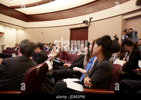 Washington, USA. 20. Juni 2017. Die Heritage Foundation, Panel 1: Globalisierung mit chinesischen Charakteristika, Publikum Frage. Bildnachweis: Mark J Sullivan/Alamy Live-Nachrichten Stockfoto