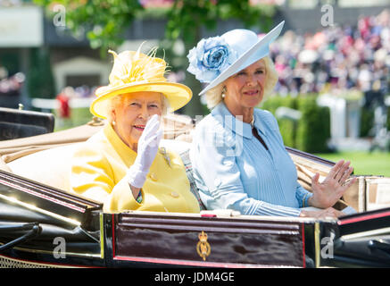 Ascot, Berkshire, UK. 21. Juni 2117. Queen Elizabeth kommt in Royal Ascot, Berkshire, UK. 21. Juni 2117. Bildnachweis: John Beasley/Alamy Live-Nachrichten Stockfoto