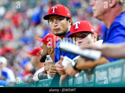 19. Juni 2017: Texas Rangers ab Krug Yu Darvish #11 bei einem MLB-Spiel zwischen der Toronto Blue Jays und die Texas Rangers im Globe Life Park in Arlington, TX Toronto besiegt Texas 7-6 Albert Pena/CSM Stockfoto