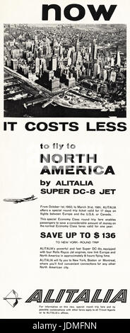 1960er Jahren Anzeige Werbung Alitalia Fluggesellschaft fliegt nach New York USA im Magazin vom 5. Dezember 1960 Stockfoto