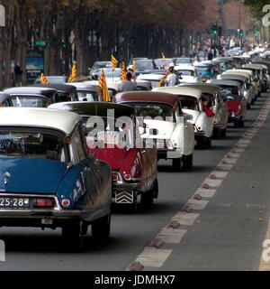 PARIS FRANKREICH - CITROEN DS 50 JAHRE FEIER IN DER HAUPTSTADT 2005 - PARIS AUTO © Frédéric BEAUMONT Stockfoto