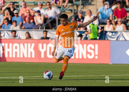 Houston Dynamo Mittelfeldspieler Memo Rodriguez (18) während einer 2017 Lamar Hunt U.S. Open Cup-match zwischen North Carolina FC und Houston Dynamo. Stockfoto