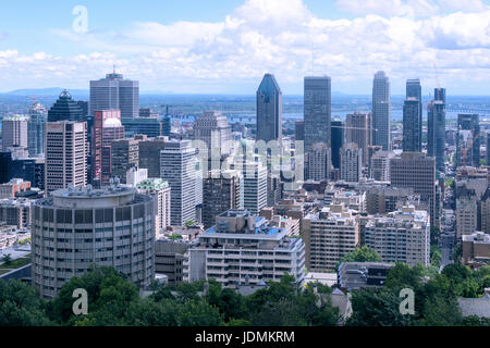 Montreal, 20. Juni 2017: Montreal downtown von Kondiaronk Belvedere auf Mont-Royal Stockfoto