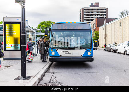 Montreal, Kanada - 26. Mai 2017: Novabus Bus in Stadt Quebec Region mit Menschen, die immer auf Stockfoto