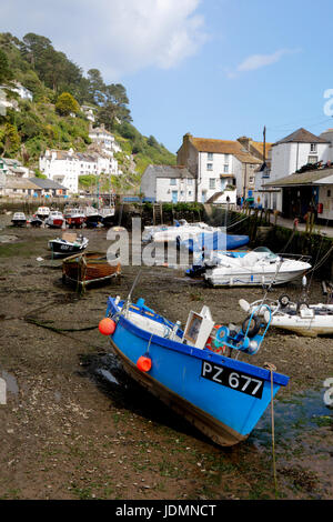Angelboote/Fischerboote im Hafen von Polperro in Cornwall, England Stockfoto