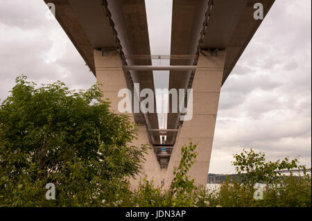 Die Queensferry Crossing im Bau. Firth of Forth Rail Bridge, Straßenbrücken & South Queensferry. Stockfoto