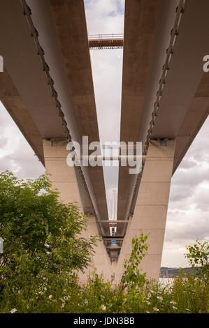 Die Queensferry Crossing im Bau. Firth of Forth Rail Bridge, Straßenbrücken & South Queensferry. Stockfoto