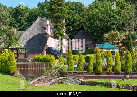 ein Cottage-Garten im Dorf Cockington in der Nähe von Torquay, Devon, England, Großbritannien, uk. Stockfoto