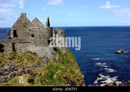 Dunluce Castle in der Nähe von Giants Causeway Stockfoto