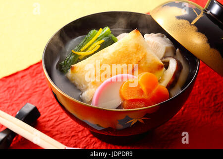 Japanische traditionelle Speisen in einem Ryokan in Tokyo, Japan Stockfoto