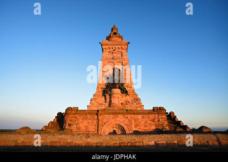 Kyffhäuser-Denkmal im Abendlicht, in der Nähe von Bad Frankenhausen, Thüringen, Deutschland Stockfoto