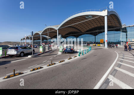 Alicante, Spanien - 27. Mai 2017: Außenansicht von dem internationalen Flughafen von Alicante in Spanien Stockfoto