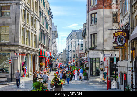 Montreal, Kanada - 15. Juni 2017: Beliebte St.Paul street im alten Hafen. Um Menschen zu sehen. Stockfoto